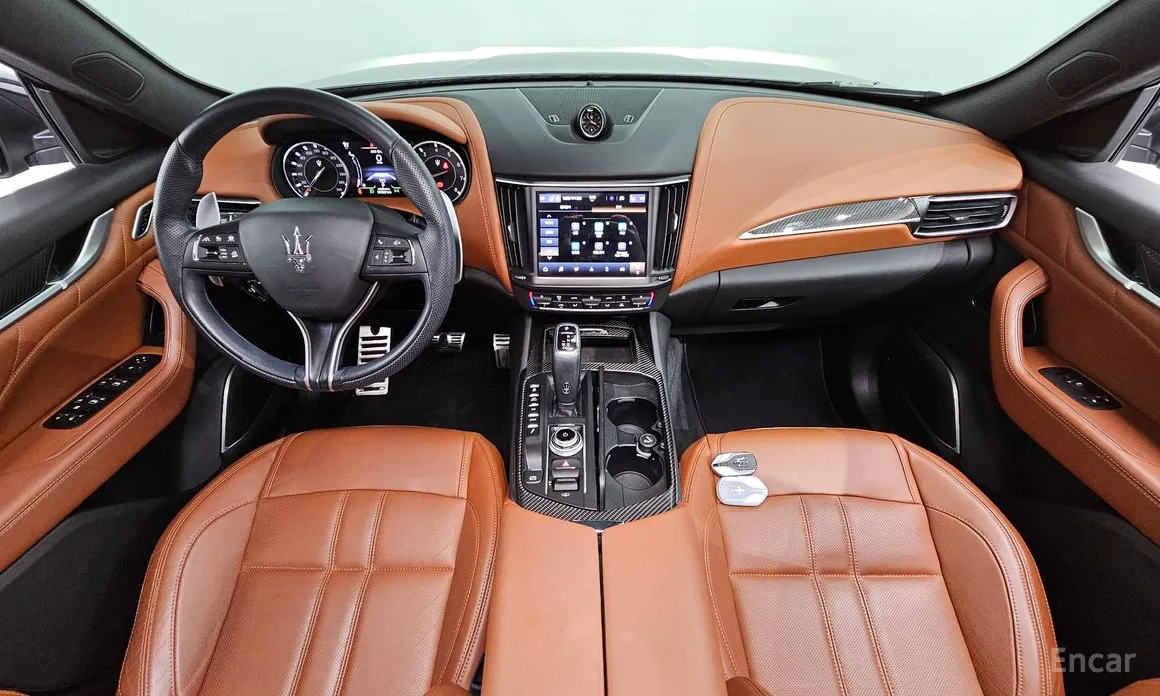 Фото 7 - Maserati Levante