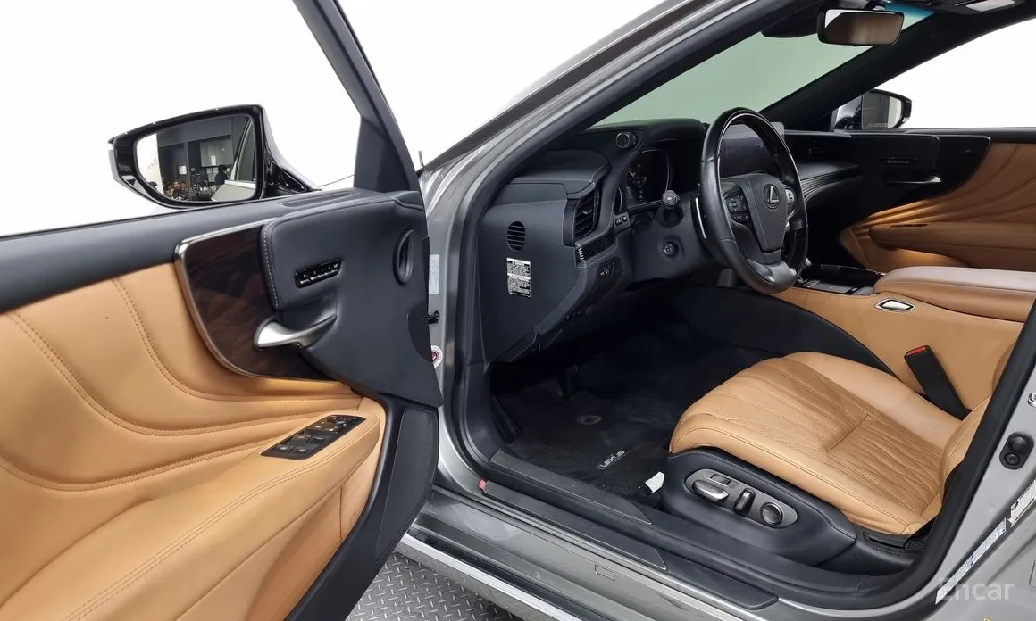 Фото 10 - Lexus LS