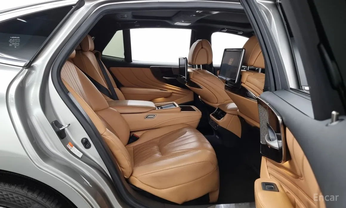 Фото 12 - Lexus LS