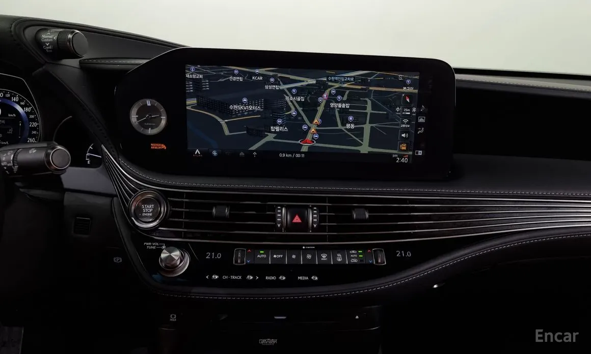 Фото 14 - Lexus LS