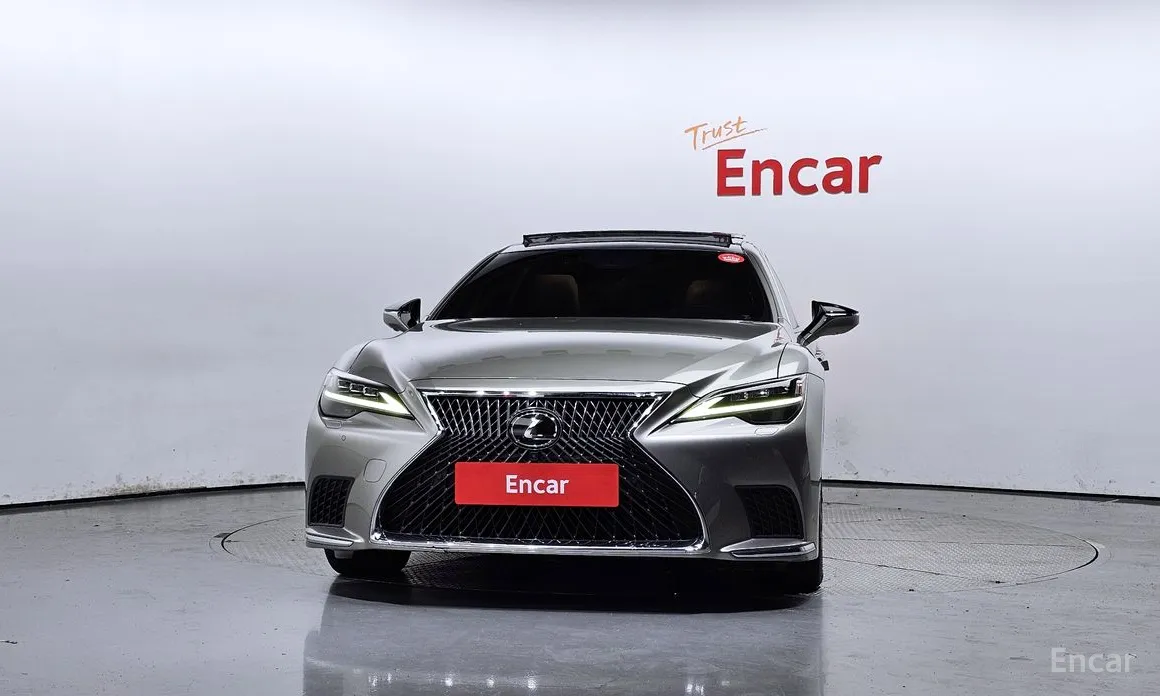 Фото 3 - Lexus LS