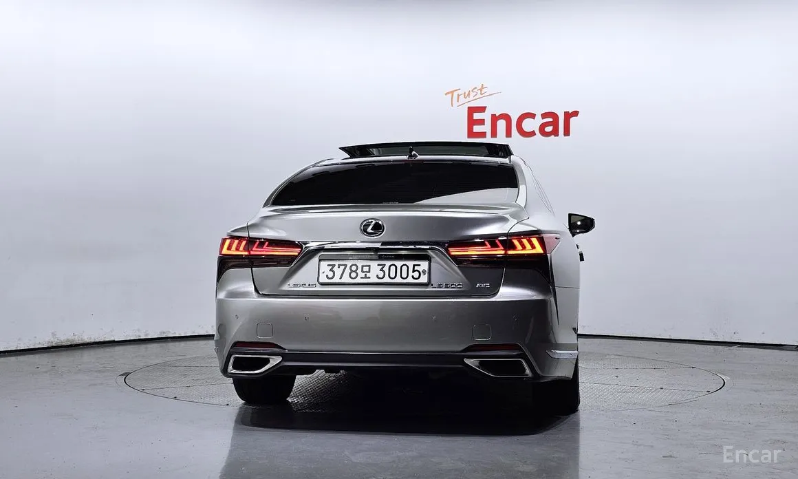 Фото 4 - Lexus LS