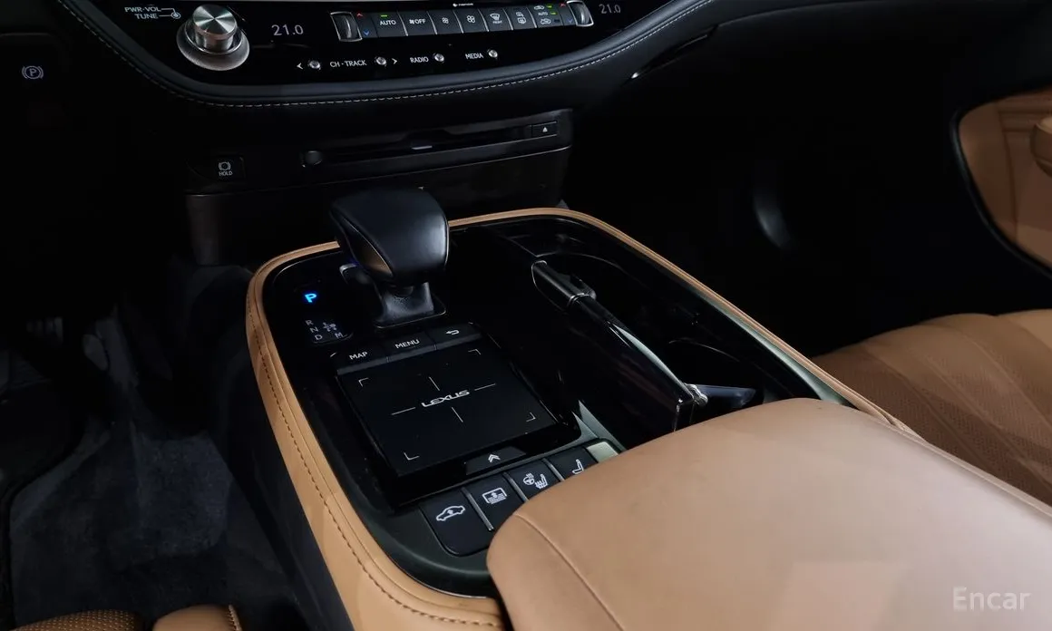 Фото 9 - Lexus LS