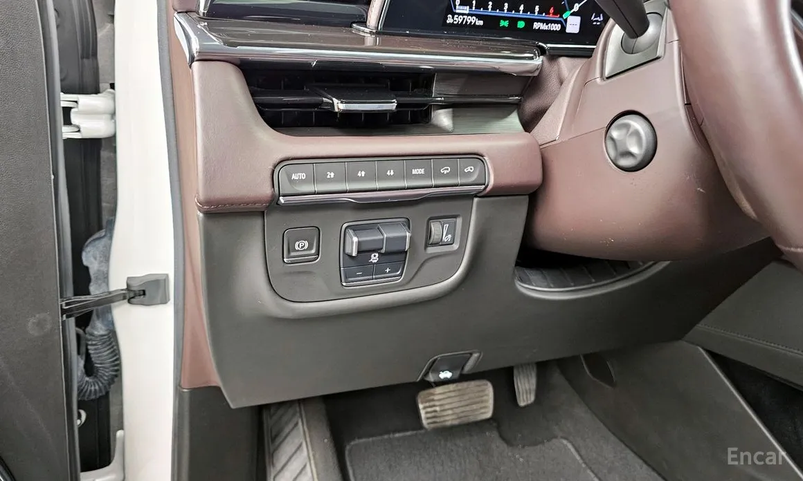 Фото 16 - Cadillac Escalade