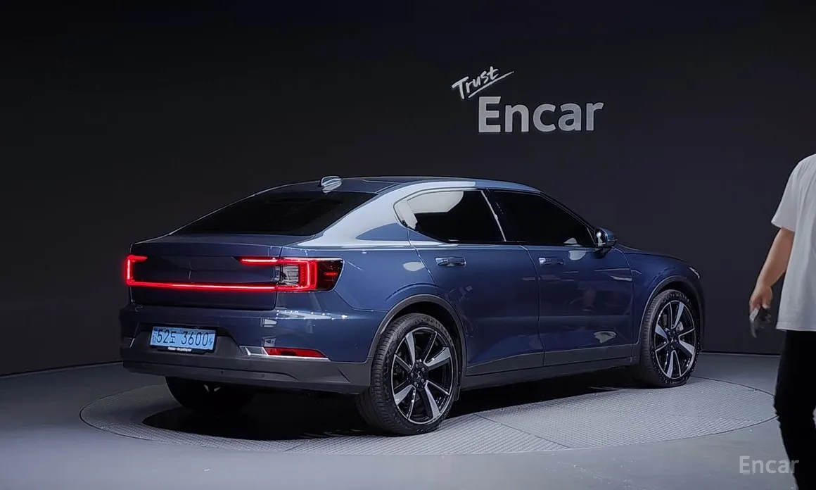 Фото 2 - Polestar 2