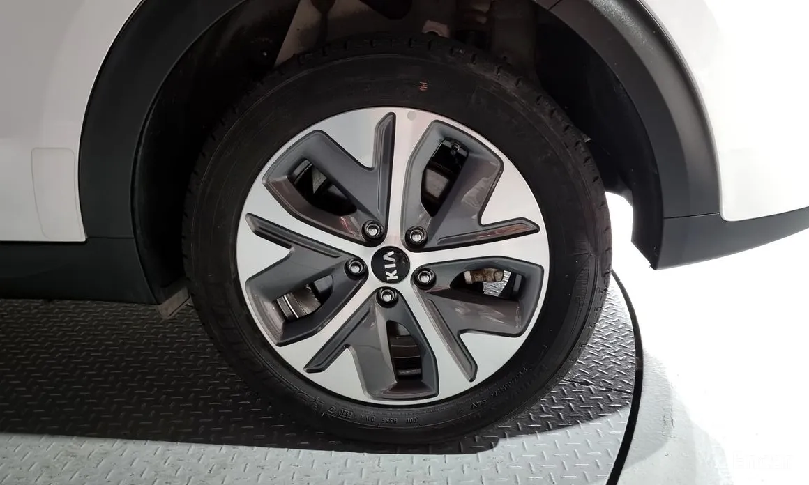 Фото 5 - Kia Niro