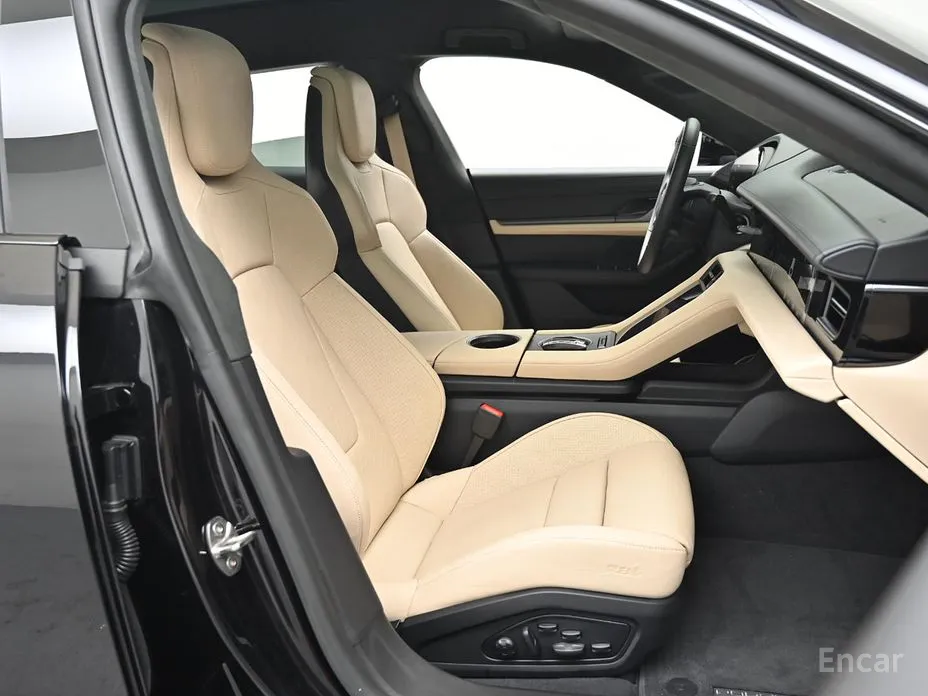 Фото 10 - Porsche Taycan