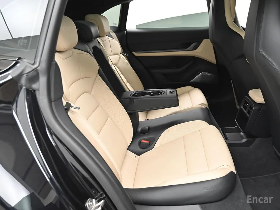 Фото 12 - Porsche Taycan