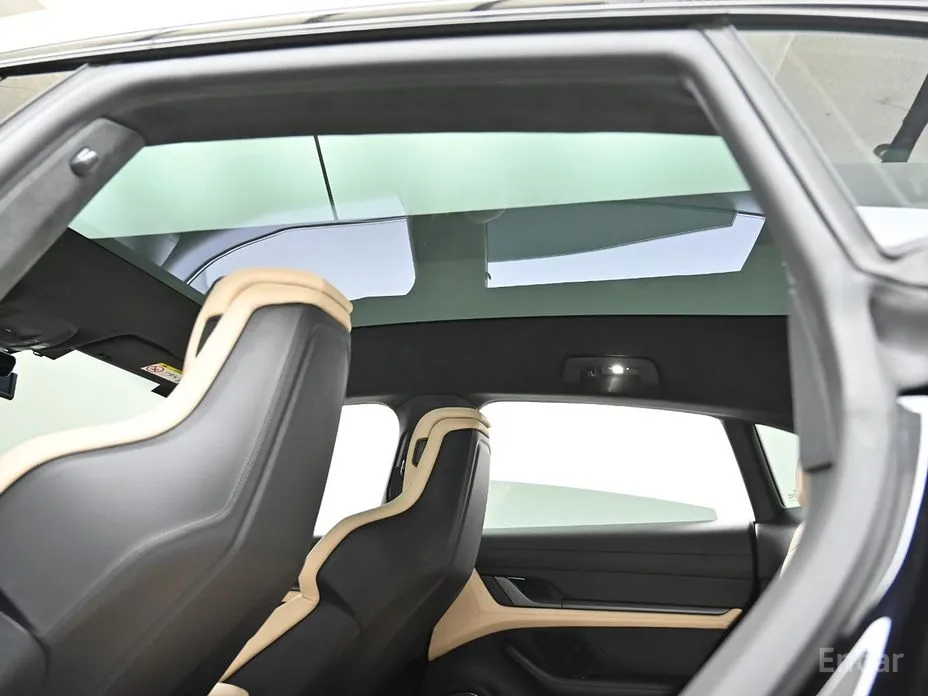 Фото 19 - Porsche Taycan