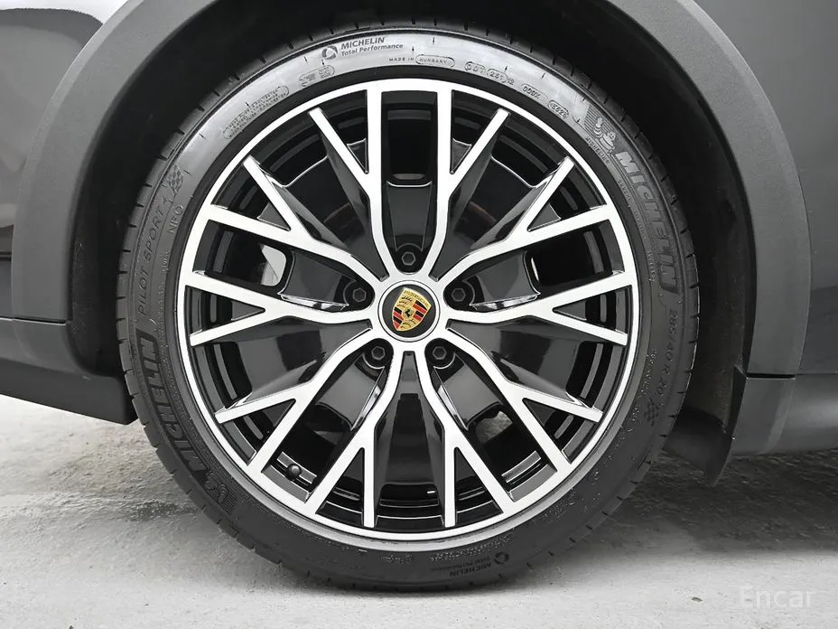 Фото 5 - Porsche Taycan