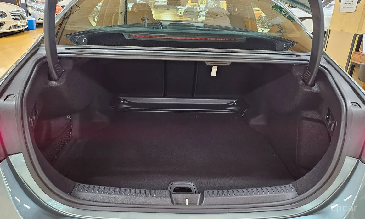 Фото 10 - Mercedes-Benz E-Class