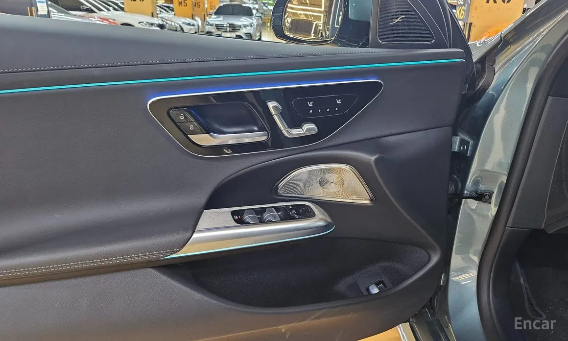 Фото 12 - Mercedes-Benz E-Class