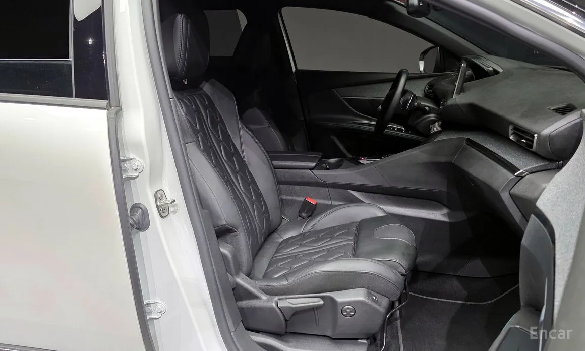 Фото 11 - Peugeot 5008