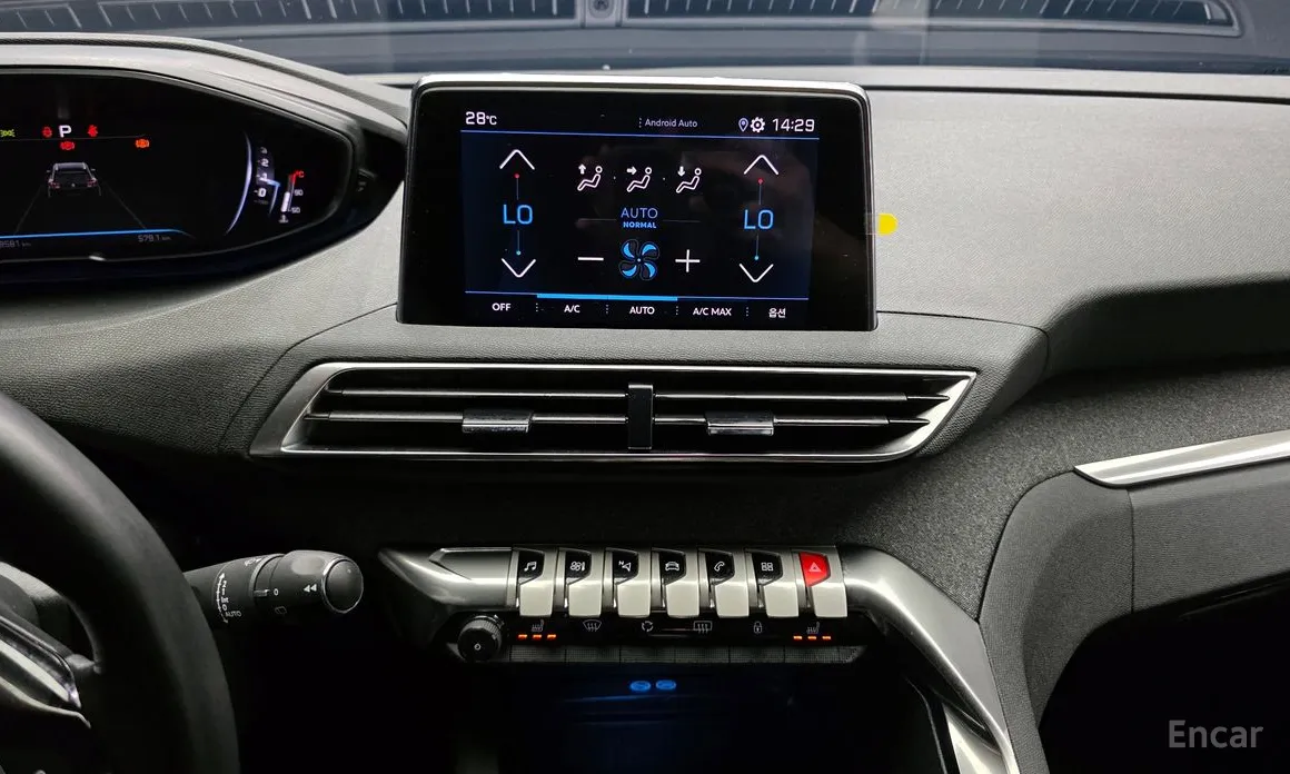 Фото 16 - Peugeot 5008