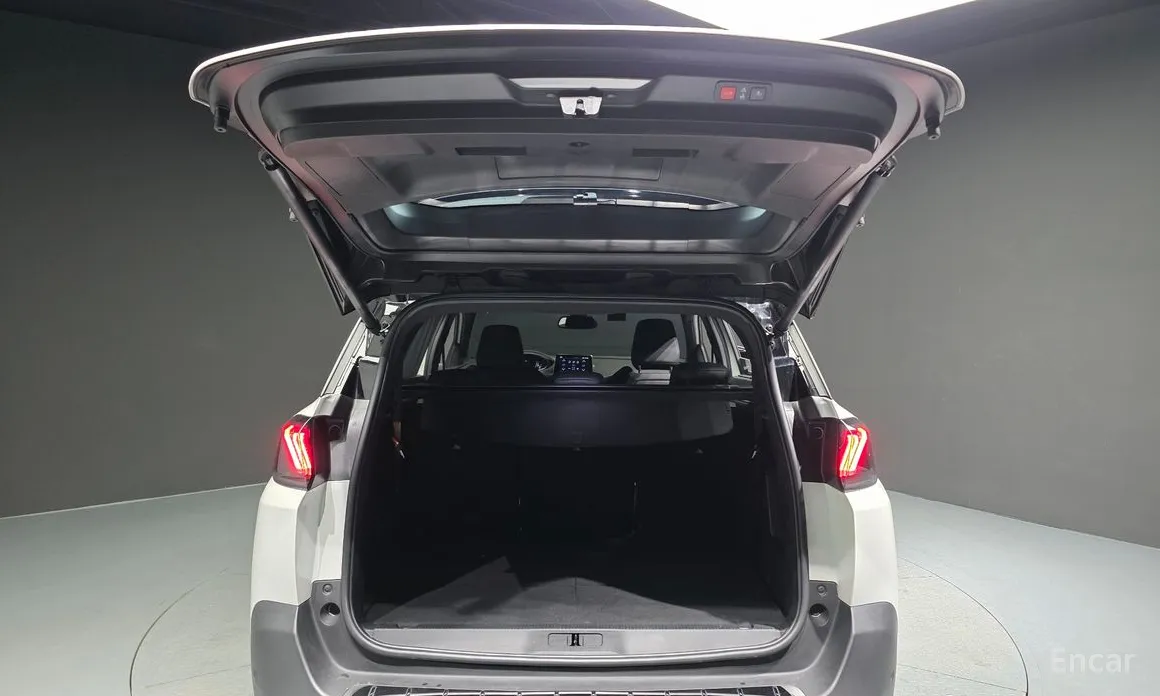 Фото 20 - Peugeot 5008