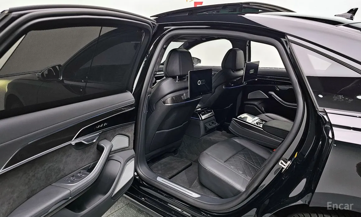 Фото 12 - Audi S8