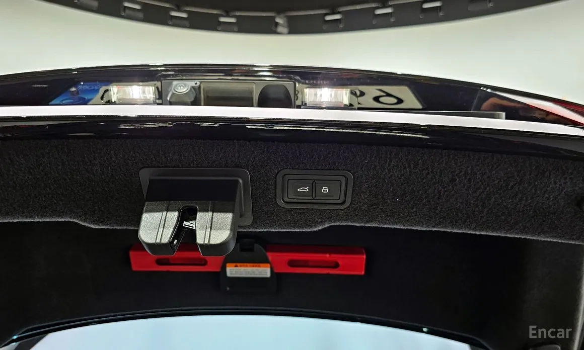 Фото 20 - Audi S8