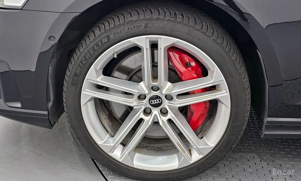 Фото 5 - Audi S8