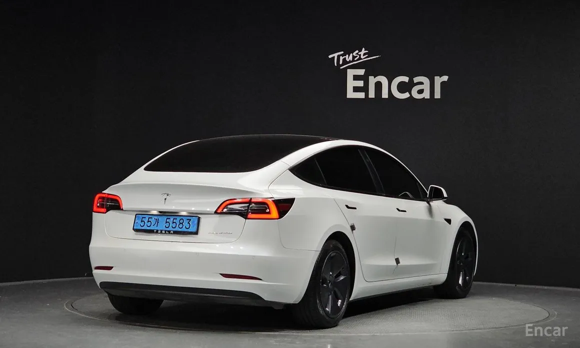 Фото 2 - Tesla Model 3