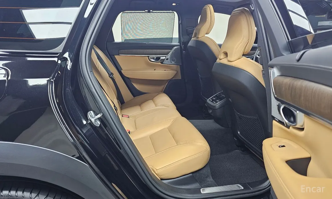 Фото 12 - Volvo V90