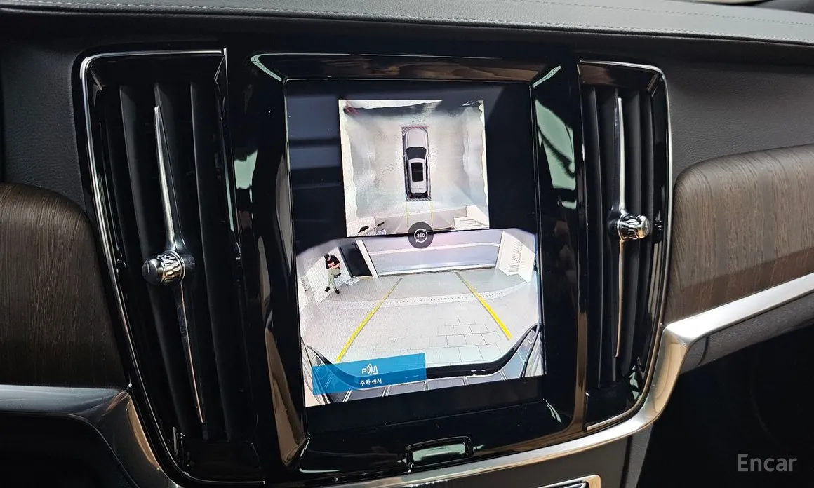 Фото 15 - Volvo V90