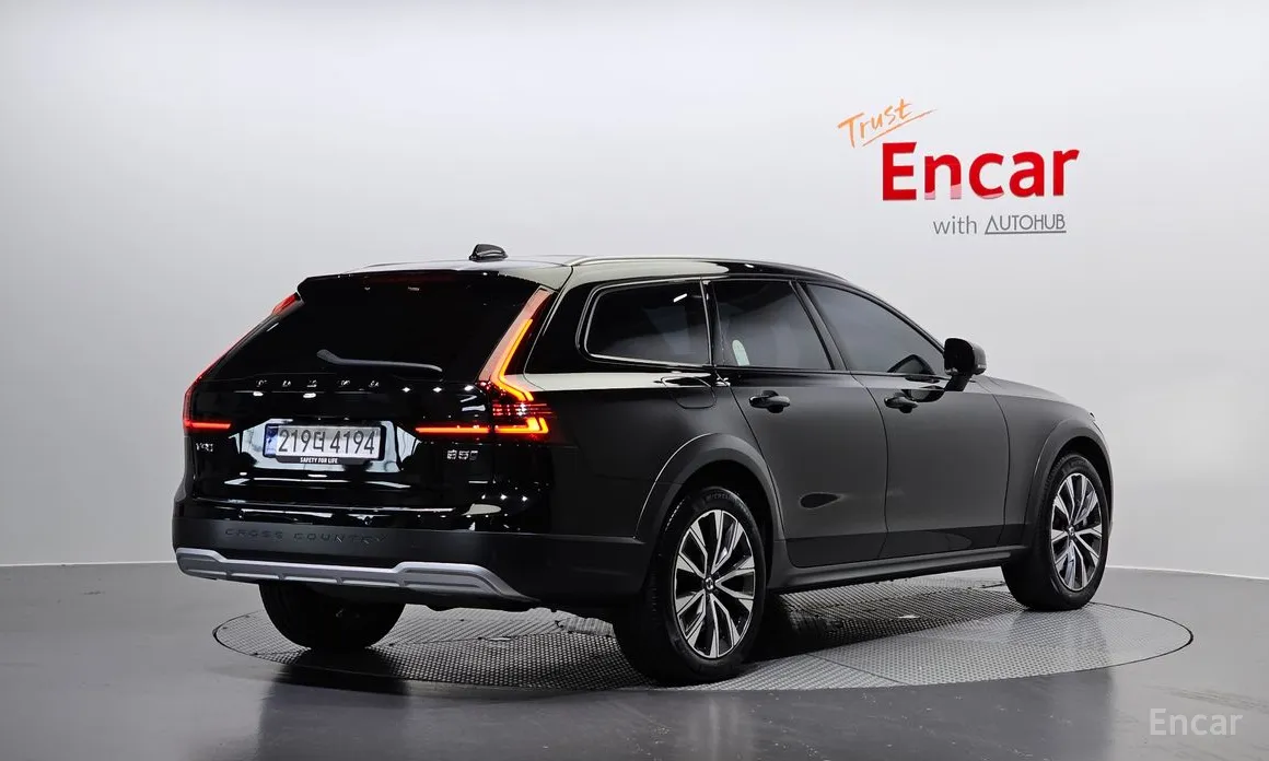 Фото 2 - Volvo V90