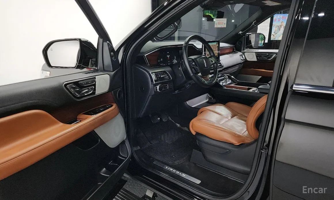 Фото 10 - Lincoln Navigator