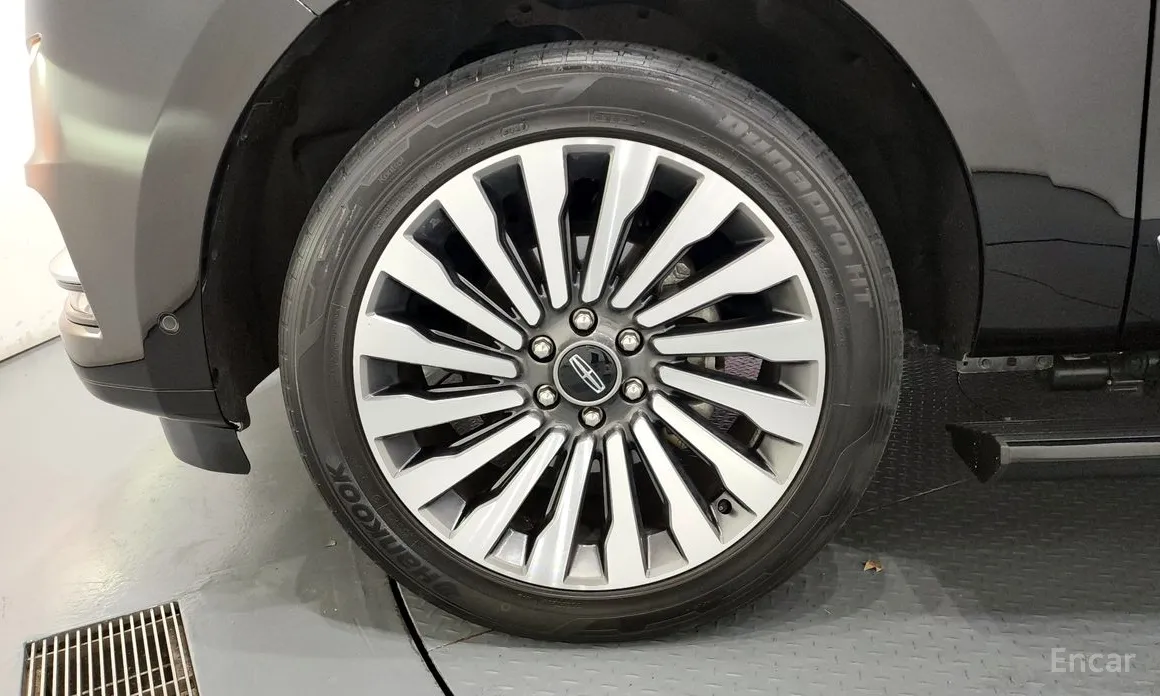 Фото 5 - Lincoln Navigator