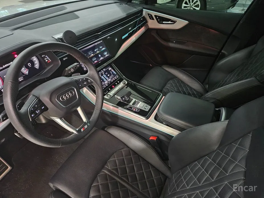 Фото 13 - Audi Q7