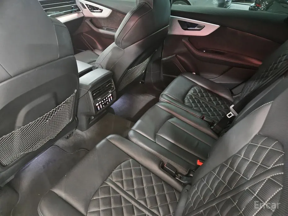 Фото 16 - Audi Q7