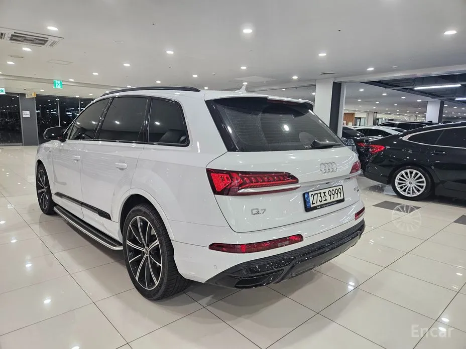 Фото 9 - Audi Q7