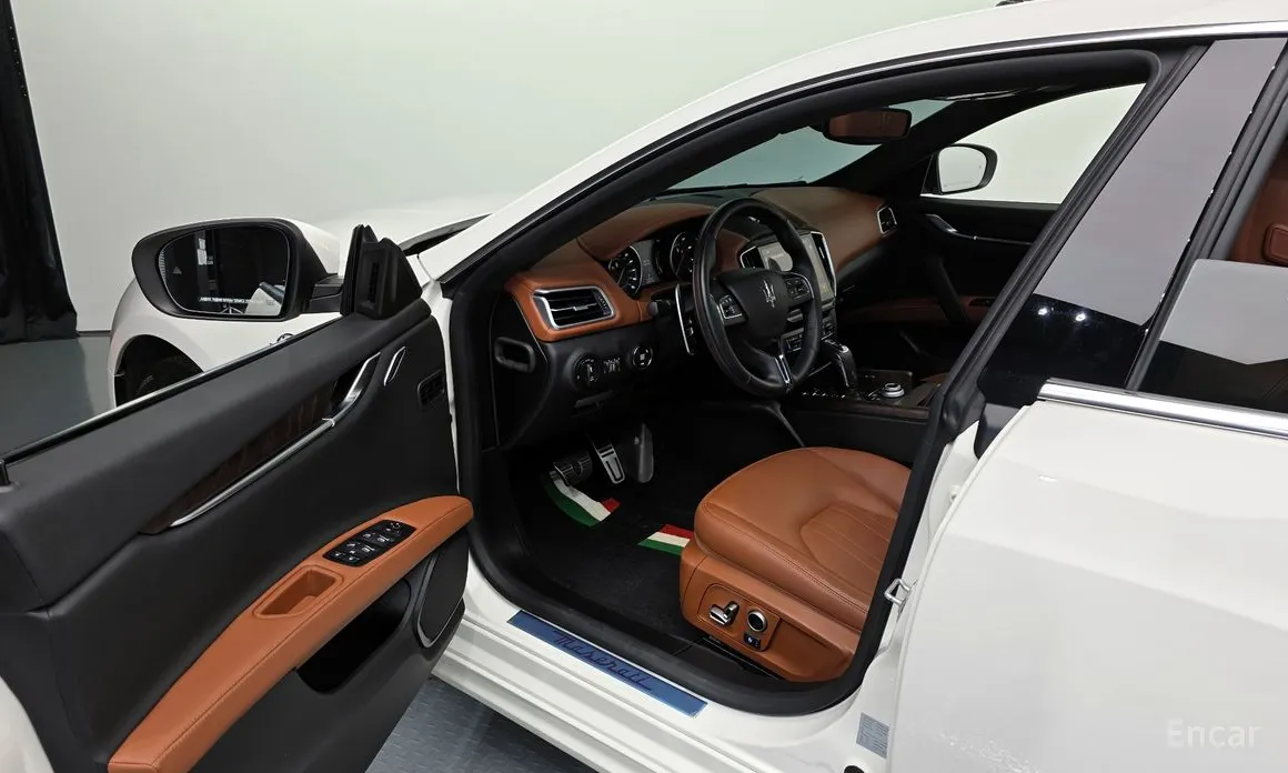 Фото 10 - Maserati Ghibli