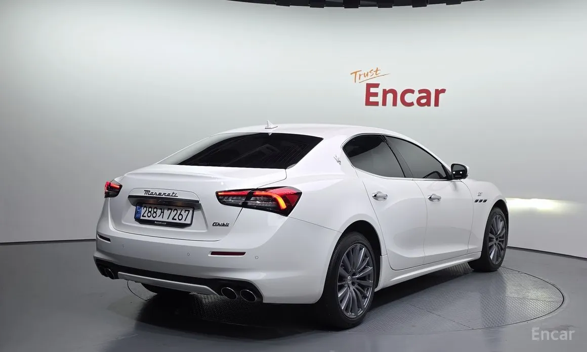 Фото 2 - Maserati Ghibli