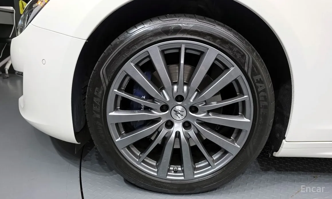 Фото 5 - Maserati Ghibli