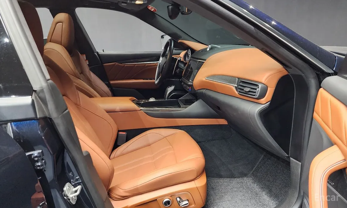 Фото 11 - Maserati Levante