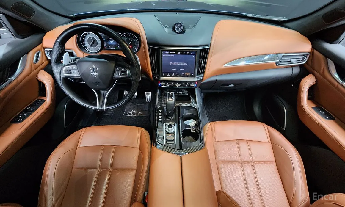 Фото 7 - Maserati Levante