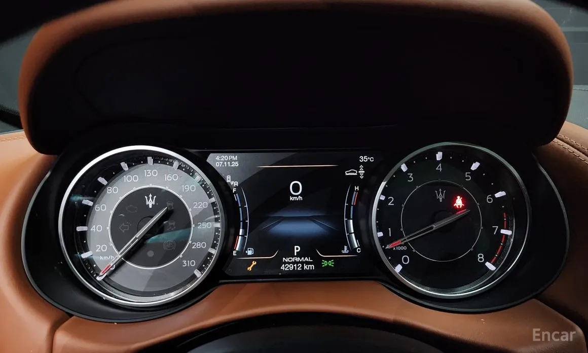 Фото 8 - Maserati Levante