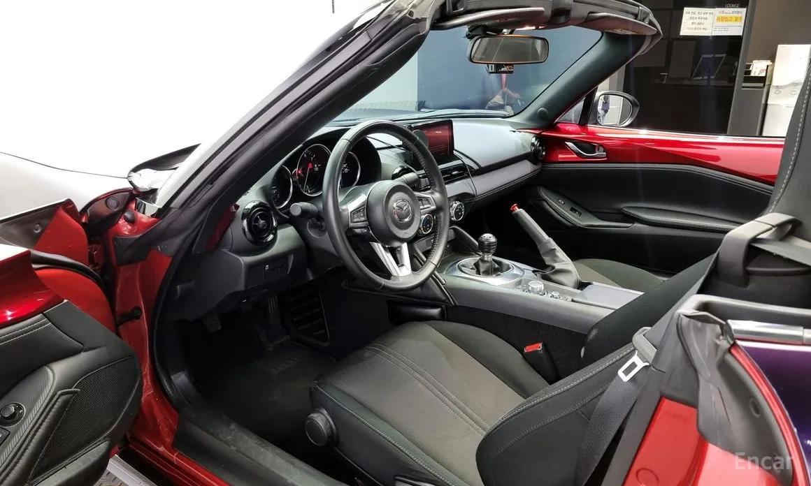 Фото 10 - Mazda MX-5 Miata