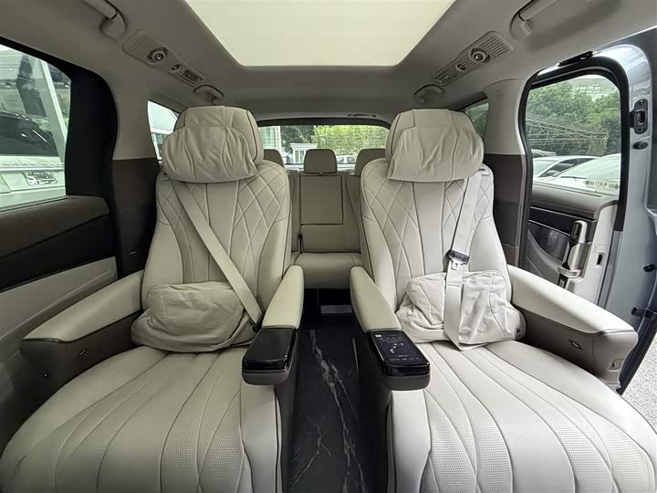 Фото 11 - Denza D9