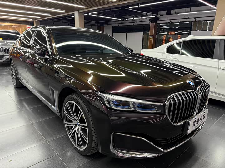 Фото 3 - BMW 7 Series