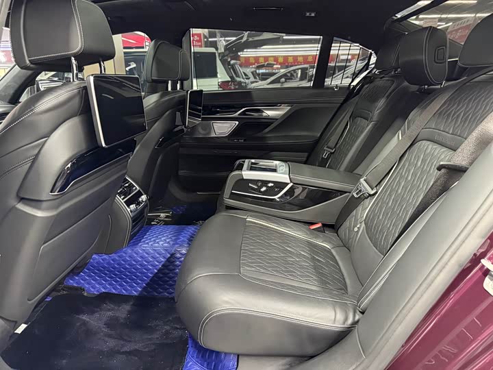 Фото 5 - BMW 7 Series