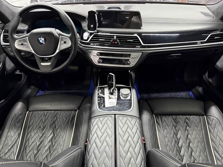 Фото 6 - BMW 7 Series