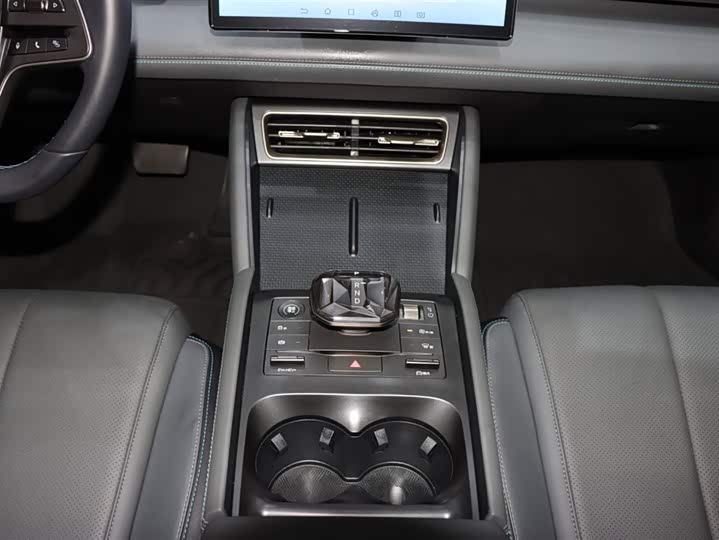 Фото 16 - BYD Qin L