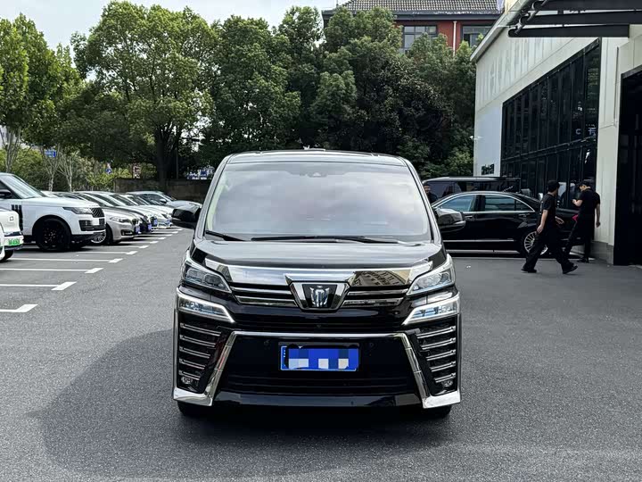 Фото 2 - Toyota Vellfire