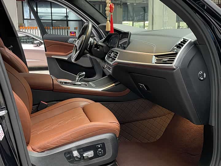 Фото 10 - BMW X7