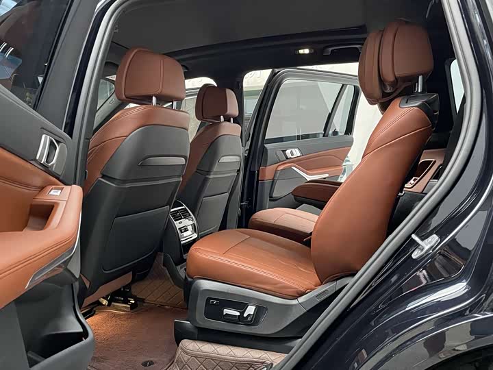 Фото 11 - BMW X7