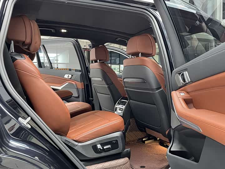 Фото 12 - BMW X7