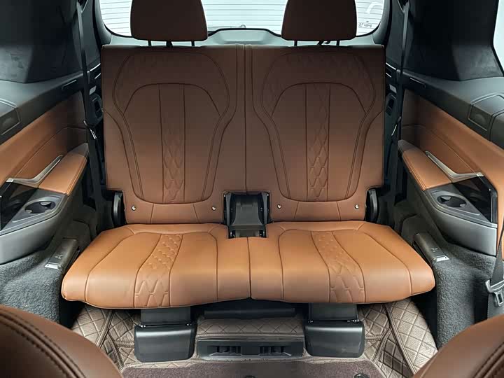 Фото 14 - BMW X7