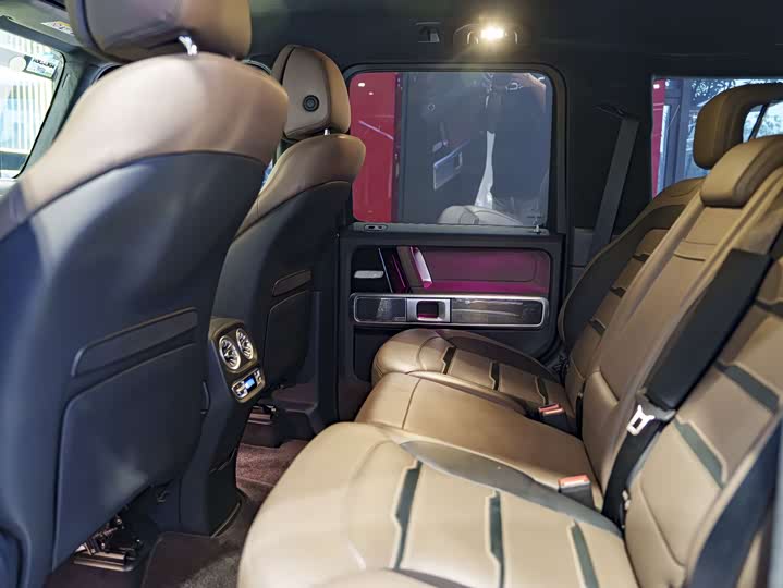 Фото 19 - Mercedes-Benz G-Class AMG