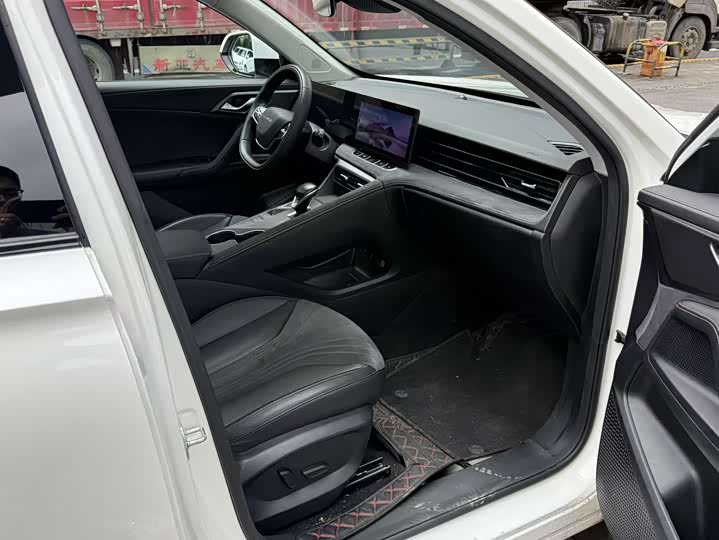 Фото 12 - Roewe D5X DMH